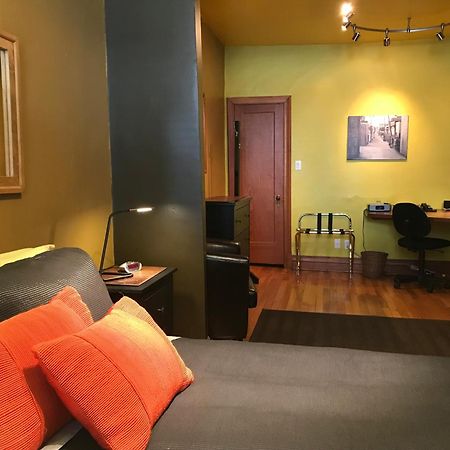 A La Carte Bed & Breakfast Montreal Exterior photo
